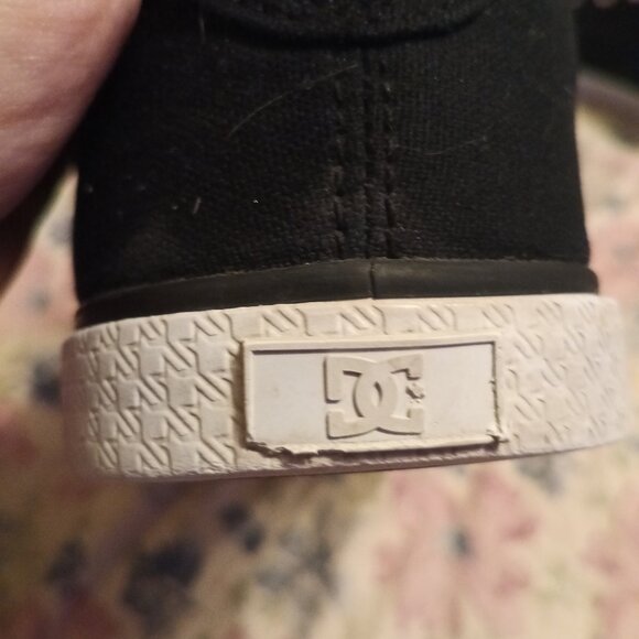 Womens Dc Shoes ( Size 6) - Picture 6 of 7